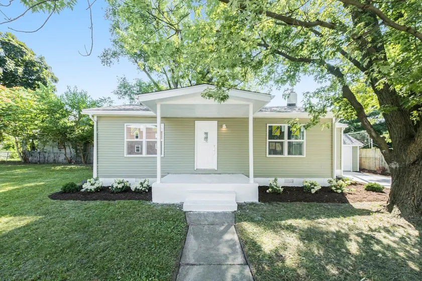 Fully furnished renovated home - Image 1