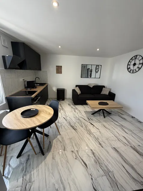 Comfortable two-room single-story accommodation - Image 1