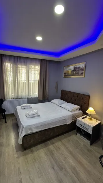 Deluxe Quenn Suite 1 - Image 1