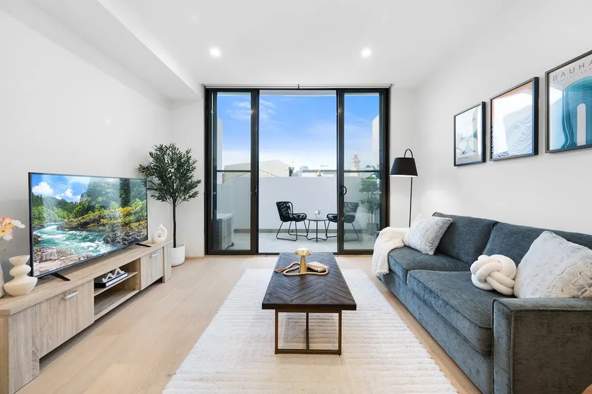The Luma | Sunlit 2BR + Free Parking - Image 1