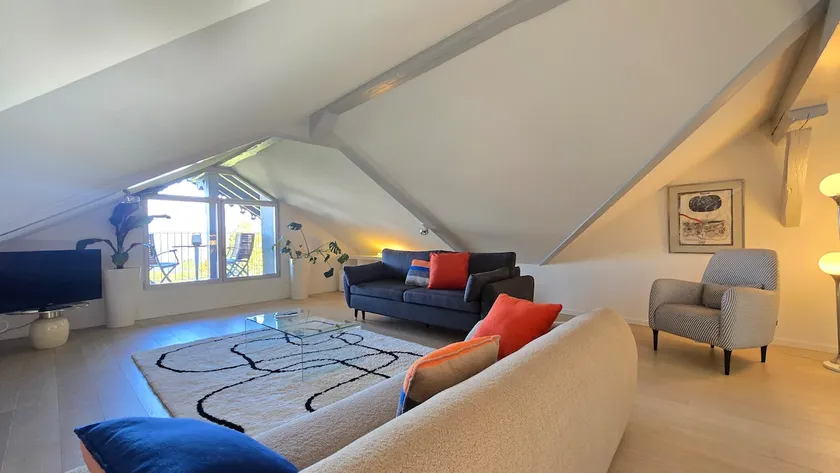 Charming Attic Suite with Lake View – 2 BR - Image 1