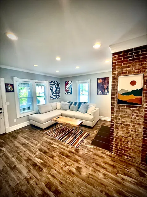 “Parkside” Modern Comfort Meets Charm 2bd, 1ba - Image 1