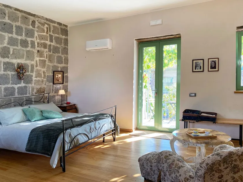 Suite for remote working in the ancient court of Caserta - Image 1