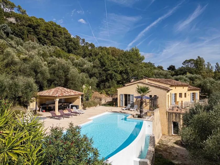Charming Home with Private Pool - Image 1
