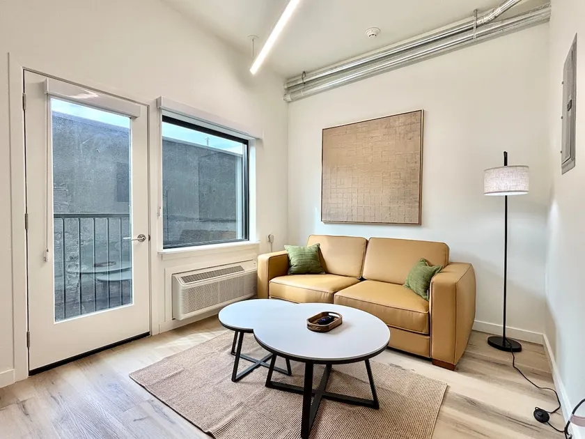 *BRAND NEW Luxury Suite - Central + Fast Wifi* - Image 1