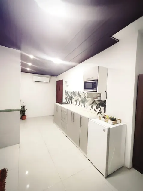 Suite in private development with 24/7 security - Image 1