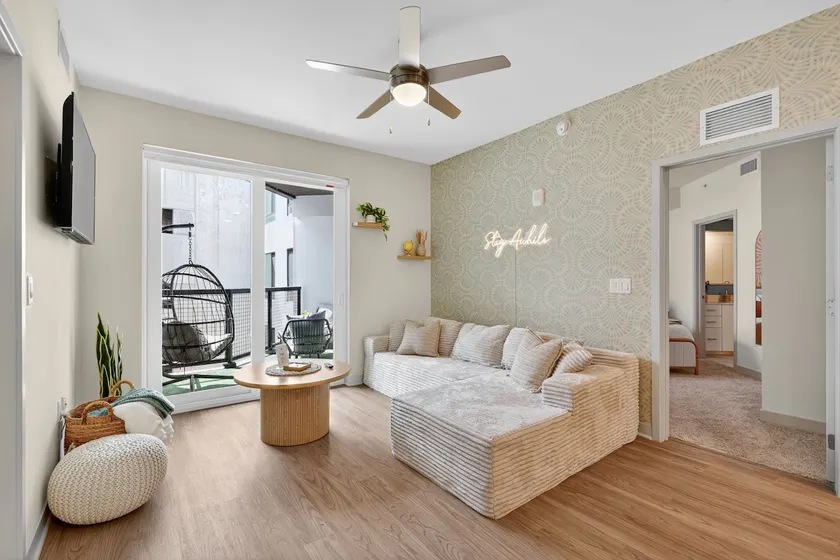 2BR suite w/ game room & pool! 5 min to downtown - Image 1