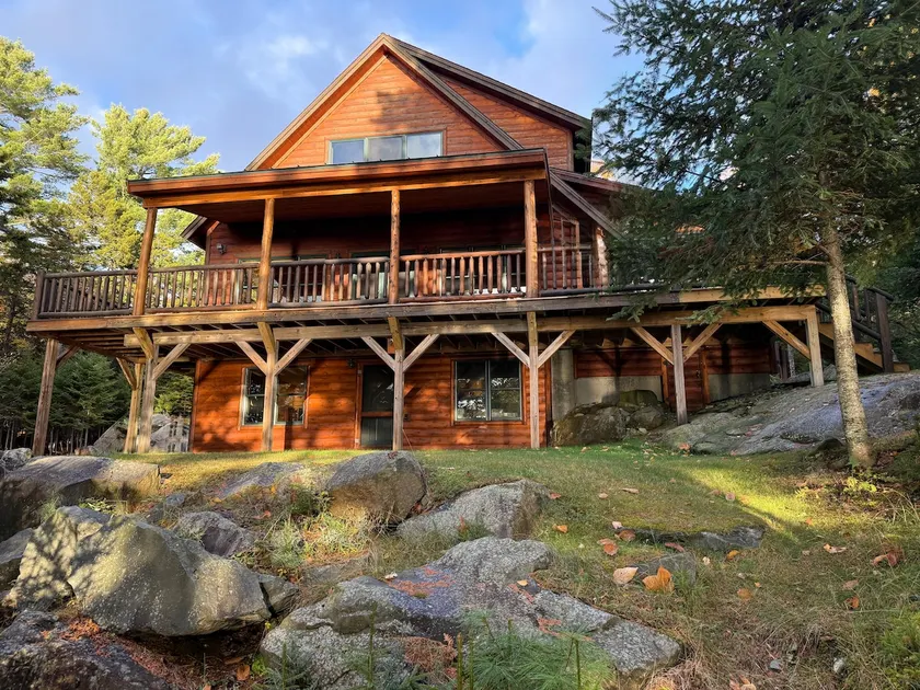 Tranquil Lakefront Getaway on Moosehead Lake - Image 1
