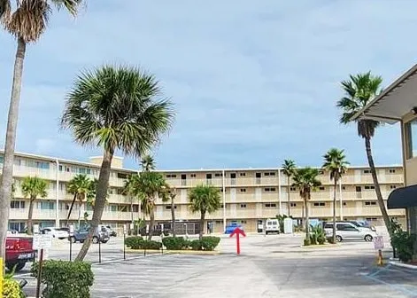 Cozy oceanfront studio with private balcony! - Image 1