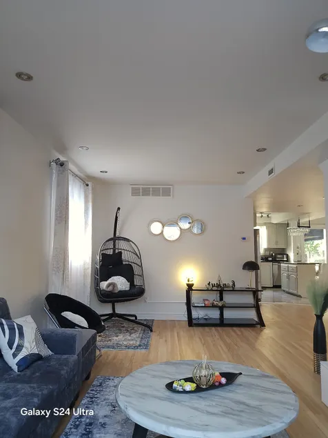 Beautiful + bright apartment + Jacuzzi + spa. - Image 1