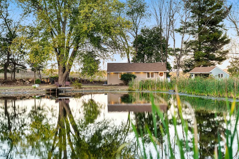 Natures Retreat w/ Pond, Sauna, HotTub & FirePit - Image 1