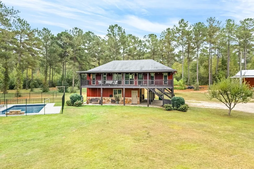 Waterfront Auburn Game Day Retreat - Image 1