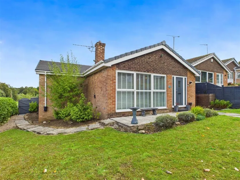 Detached 3BR Bungalow | 15 Mins to Peak District - Image 1