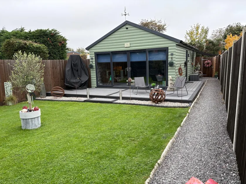 Nutkin Lodge - Luxury Retreat In Donington - Image 1
