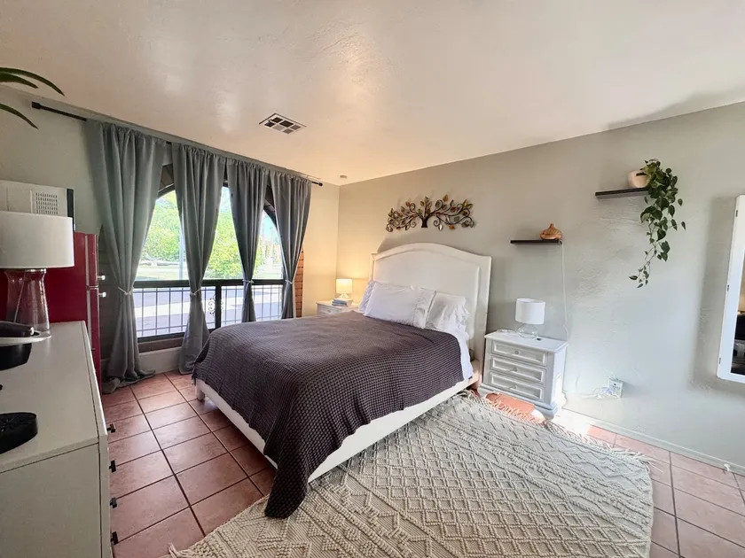 Serene Casita • Private Entrance • Queen Bed - Image 1