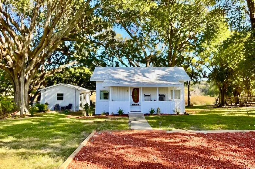 Cozy Cottage • Close to Springs + Ocala Forest • - Image 1