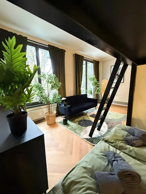 Bright Flat with Balcony in Charlottenburg_AP04 - Image 1