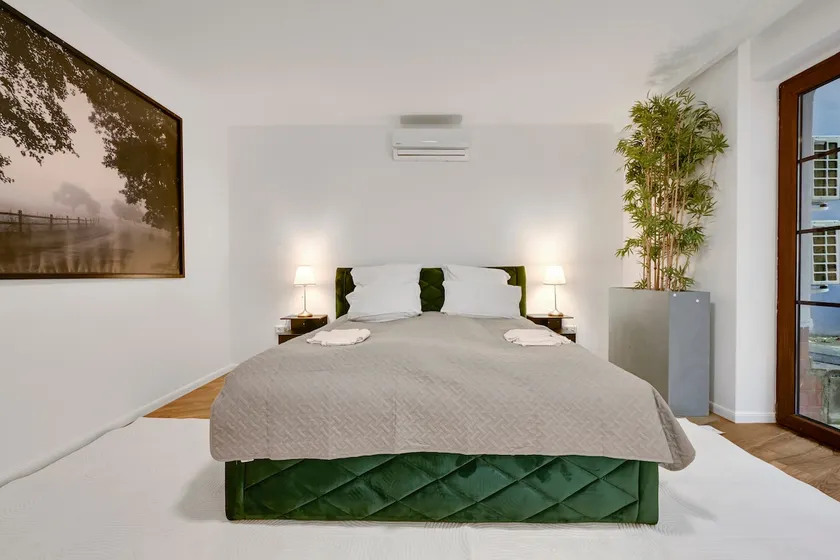 Palais Royal | 2 Bedrooms | Spacious 149 m² - Image 1