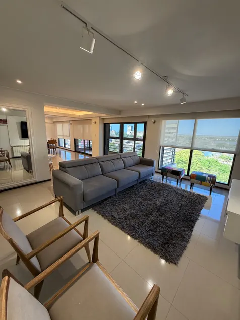 Exclusive and Luxurious Lakefront Apartment - Image 1