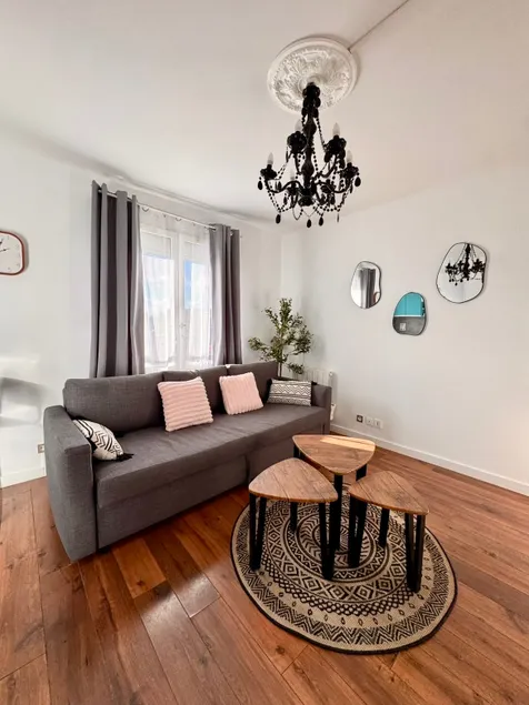 Nice studio in the city center with parking. - Image 1