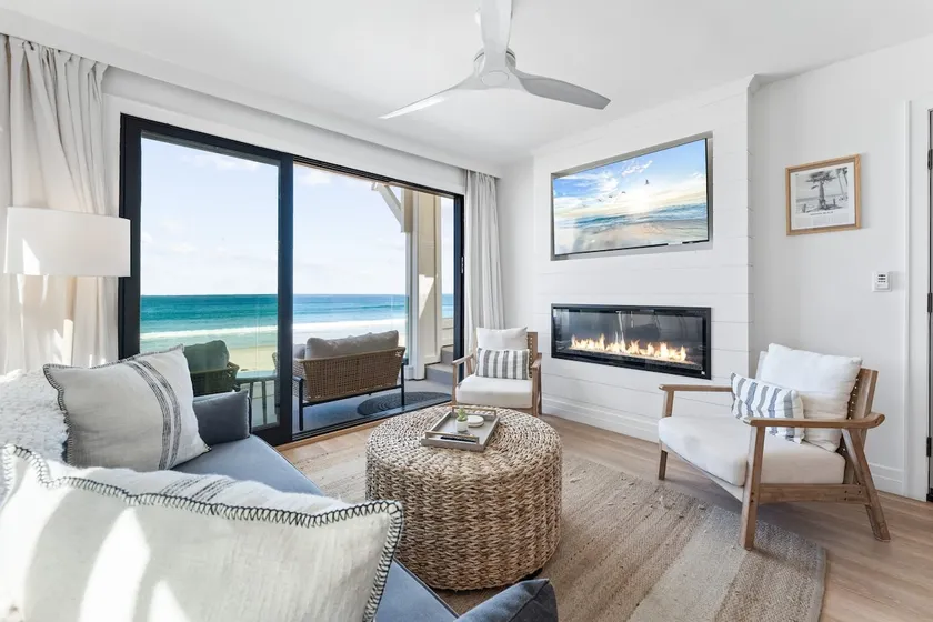 Luxury S Oceanfront Unit with Rooftop & Hot Tub - Image 1