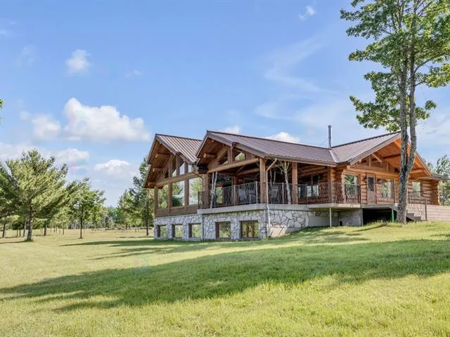 Private estate in the heart of nature in Beauce - Image 1