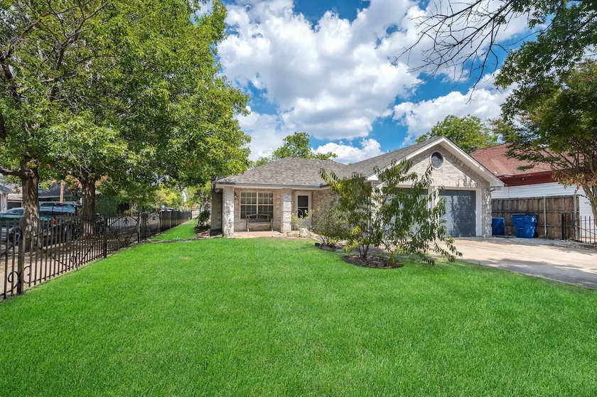 Modern 3BR in Bishop Arts - Walk to Shops & Dining Duplex - Image 1