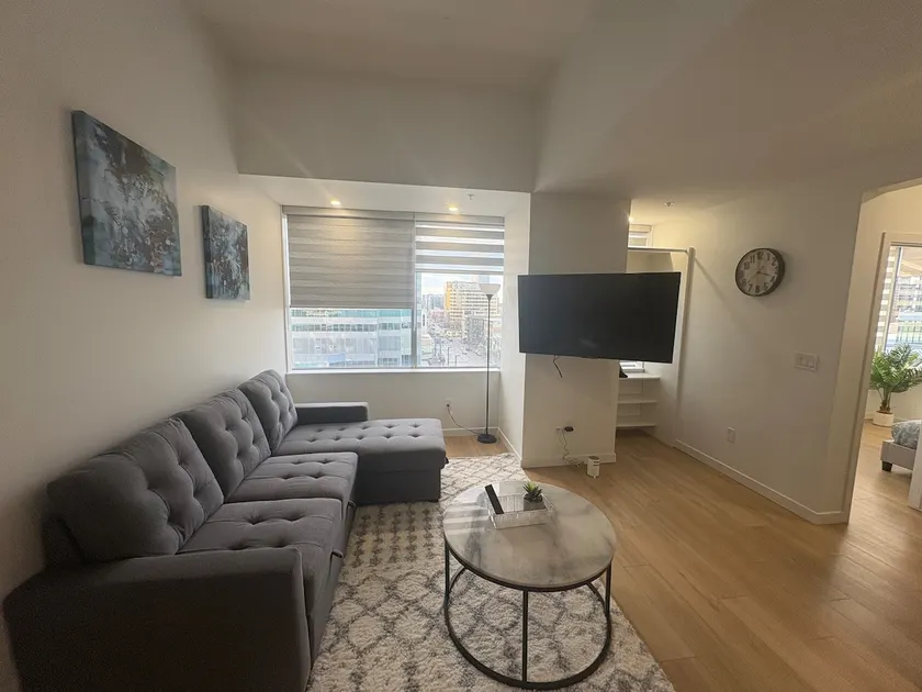 Modern 2bd 2bth *dt views* - Image 1