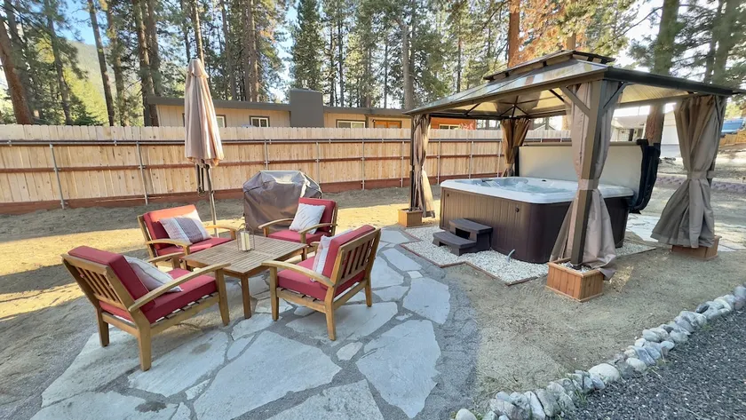5BR Cabin + Hot Tub + Pets OK + 10 min to Heavenly - Image 1