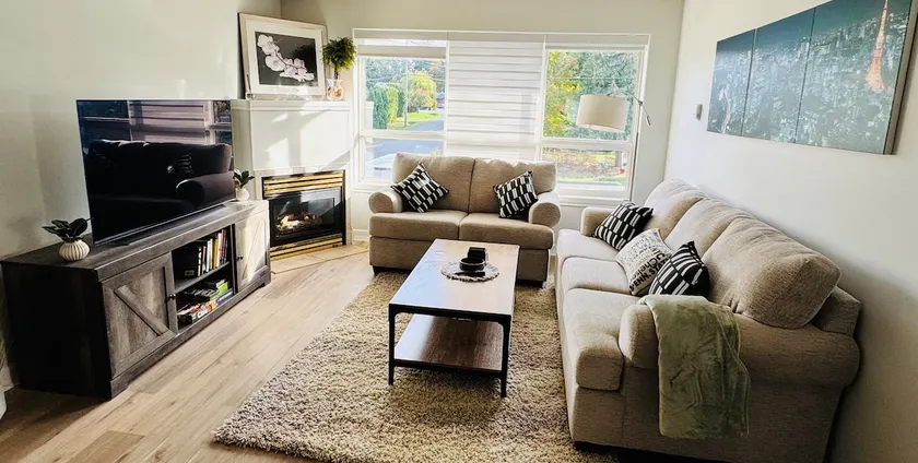 Modern 2-Bed, 2-Bath Main Suite in Langford - Image 1