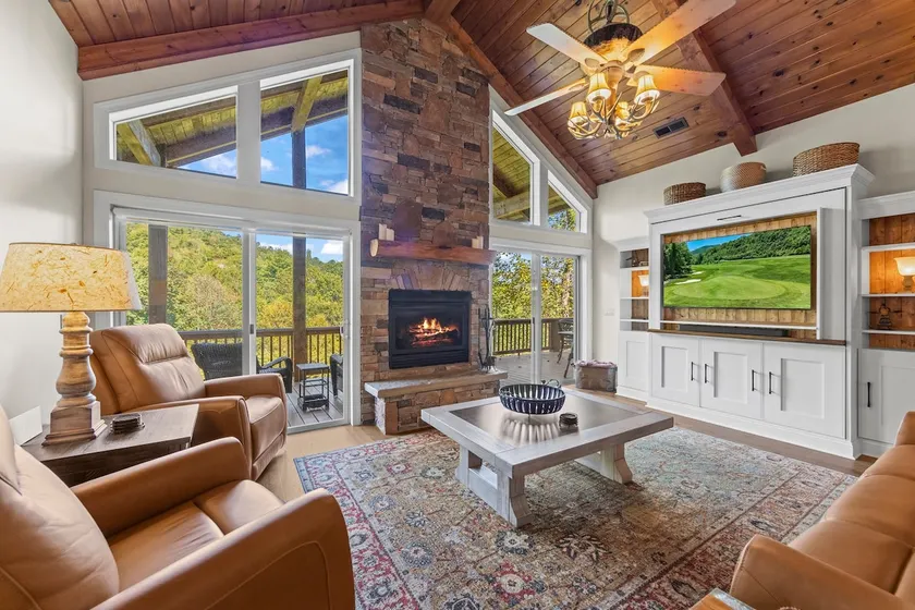 Golf Course Views & Mountain Breezes - 2BR Condo - Image 1