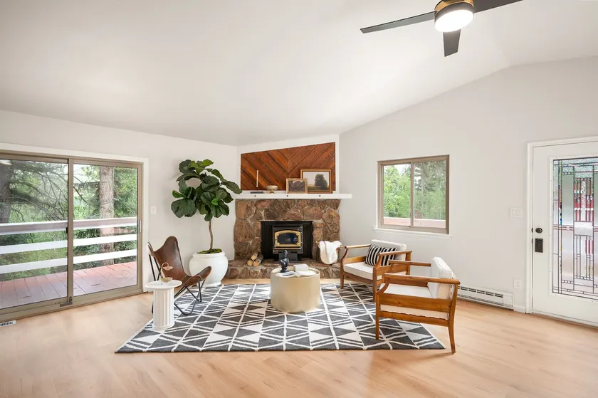 New! 8 guests. 2 decks. Fire Pit. Treehouse. - Image 1