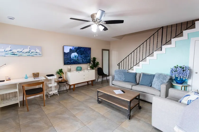 Updated Townhouse close to HardRock & Universities - Image 1