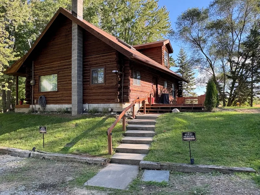 Cozy Cabin in the trees-1 mile from Tanger outlet - Image 1