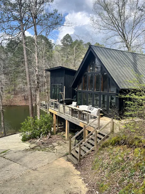 Black House on the Lake 4BR/3BA, Lodging for 13 - Image 1