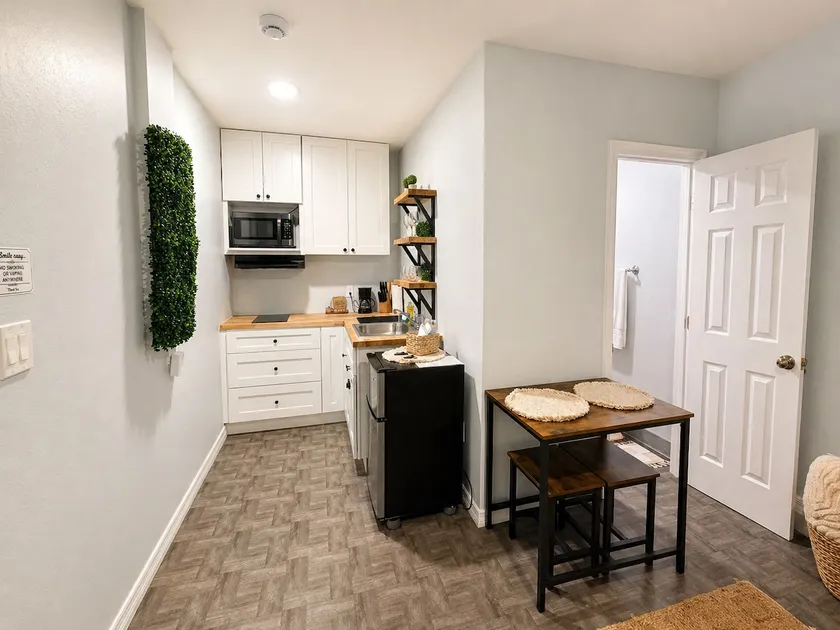 Private Studio Near RSW & JetBlue Park - Image 1