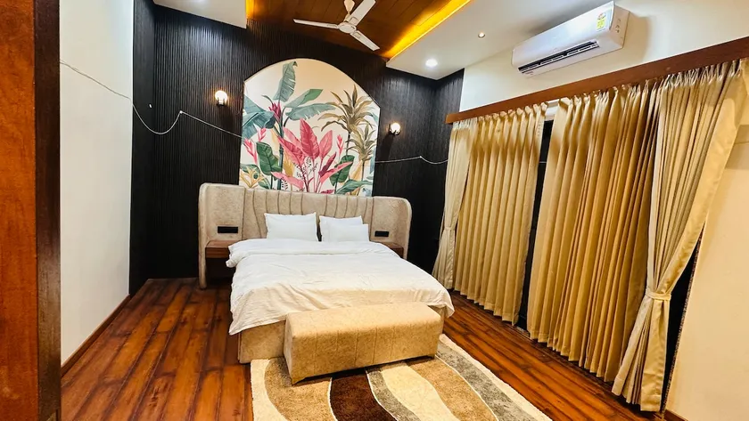 Spacious 3 BHK: Luxurious Home with Private Pool - Image 1