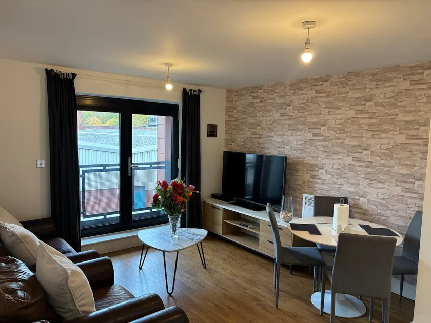 2 Bed Cozy Modern City Retreat - Arena Court - Image 1