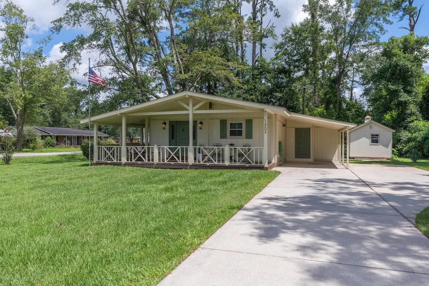 The Sleepy Retreat (With RV & boat parking) - Image 1