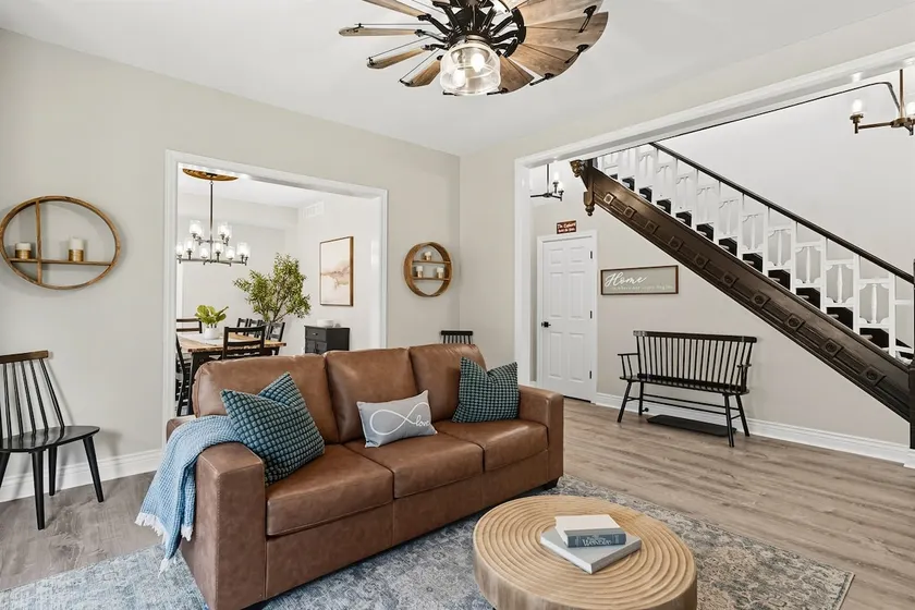Spacious Renovated 4BR | Sleeps 10 - Image 1