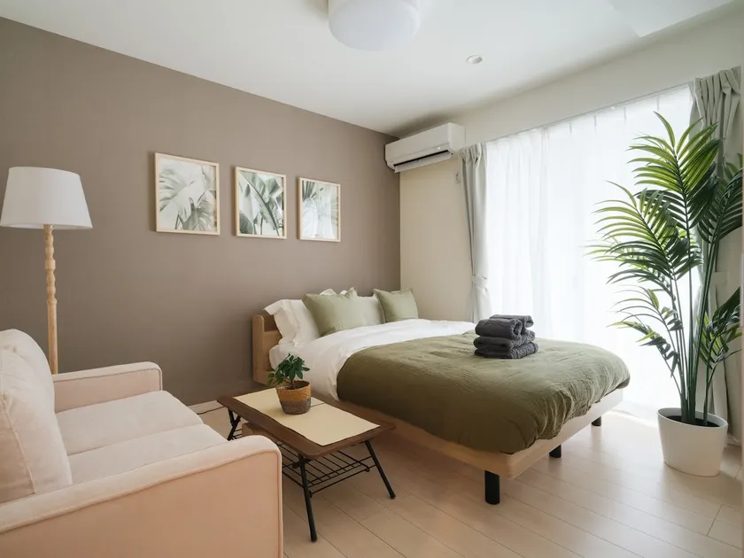 Apartment with a double bed and futon, 9 minutes on foot from Pines Sakuragicho Omiya Station, 18 minutes on foot from Saitama Super Arena. - Image 1