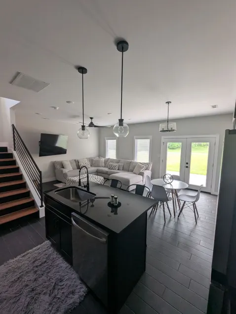 The Oaks Of London Townhome - Image 1