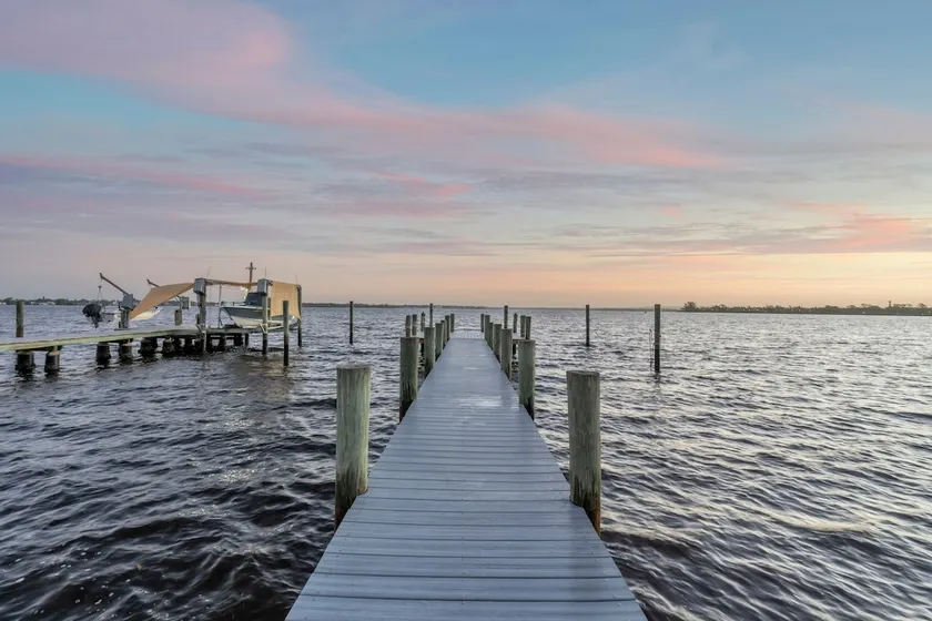 Manatee Hideaway Waterfront Home Incredible Views - Image 1