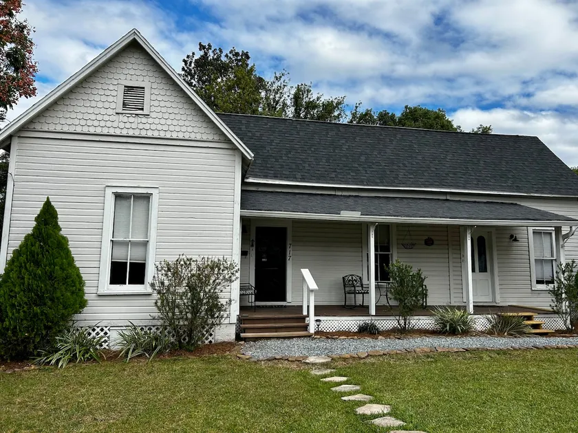 Historic downtown apartment A 1892 with hot tub - Image 1