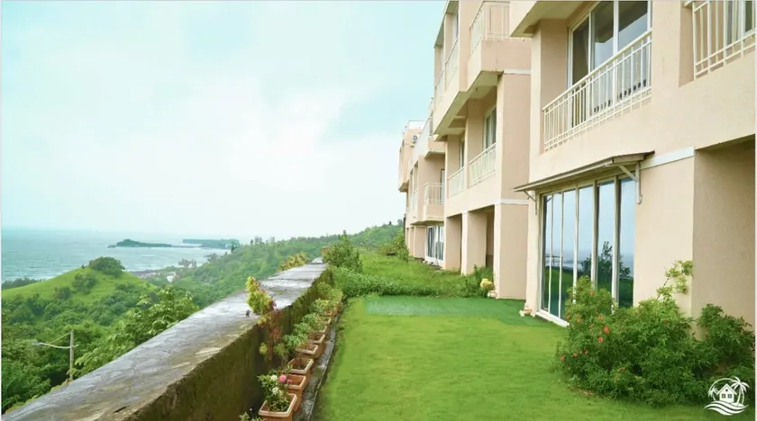 Modern villa with widest sea view & beach across - Image 1