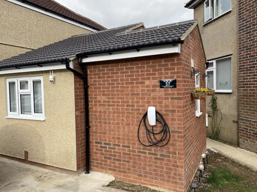 Modern, Brand-new Detached House - Image 1