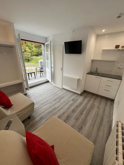 Very bright studio in Tourmalet with balcony - Image 1