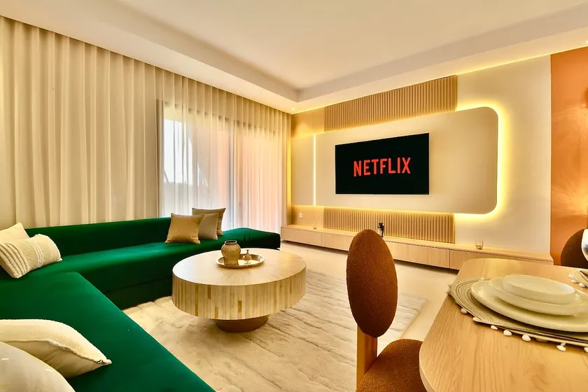 Chic 2BR/2BA • Pool View • Calm-Secure • Fast WiFi - Image 1