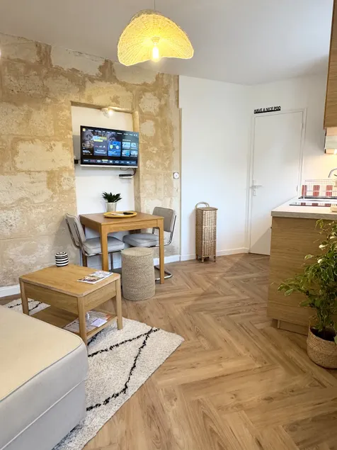 Grand Chai - Rare 1BR with AC, 15 min to Bdx - Image 1