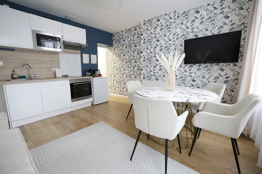 Premium T2 • Train station within walking distance • Roubaix Center • Office - Image 1